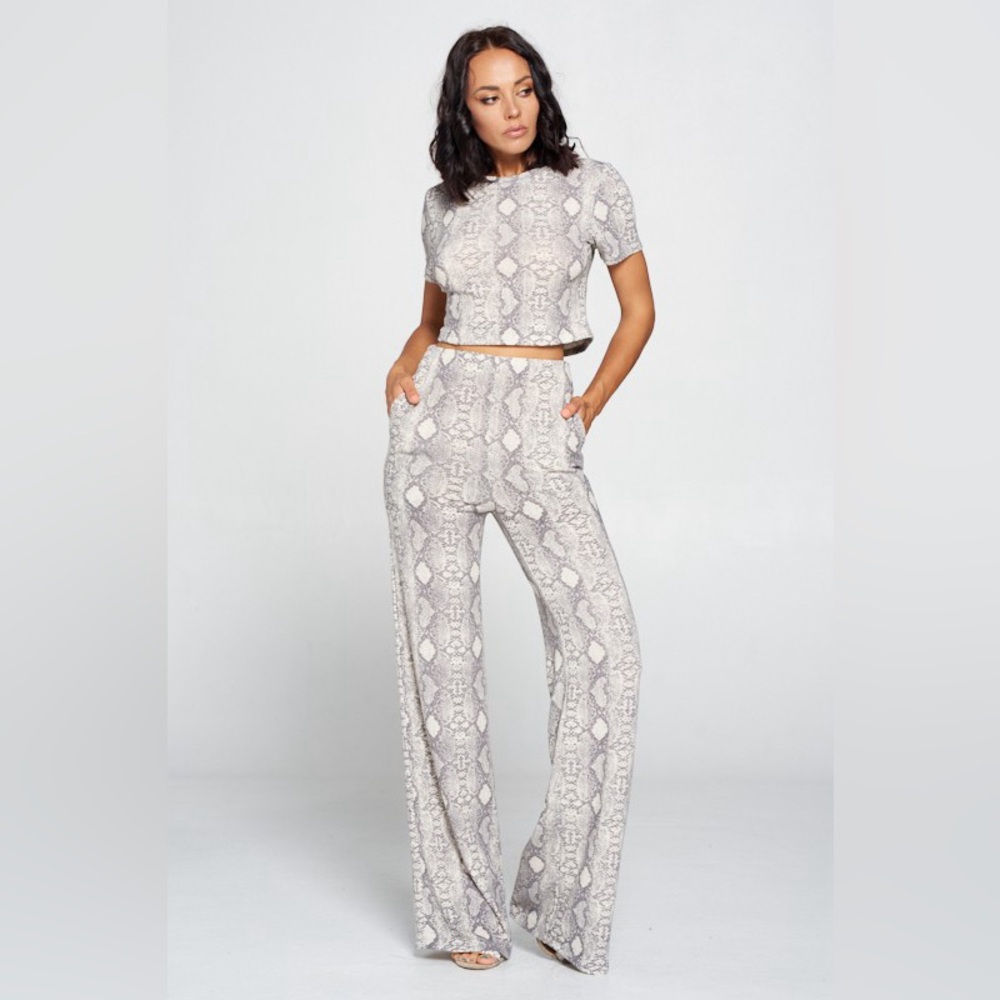441B-GRAY. Snake Print Top & Bottom Set